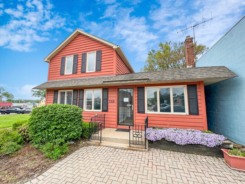 3319 W Elm St, Mchenry, IL for sale - Building Photo - Image 1 of 1