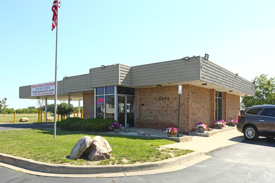 11293 Torrey Rd, Fenton, MI for sale - Primary Photo - Image 1 of 29