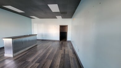 808-908 W Maple St, Hartville, OH for lease Building Photo- Image 1 of 2