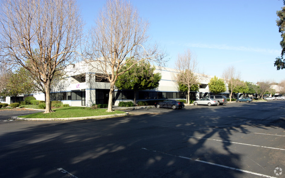 41350-41394 Christy St, Fremont, CA for lease - Building Photo - Image 2 of 5