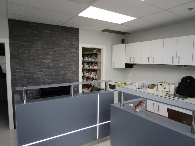 11211 180 St NW, Edmonton, AB for sale - Interior Photo - Image 2 of 31