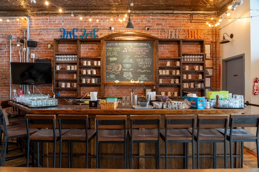 21 Market Pl, Stratford, ON for sale - Interior Photo - Image 3 of 33