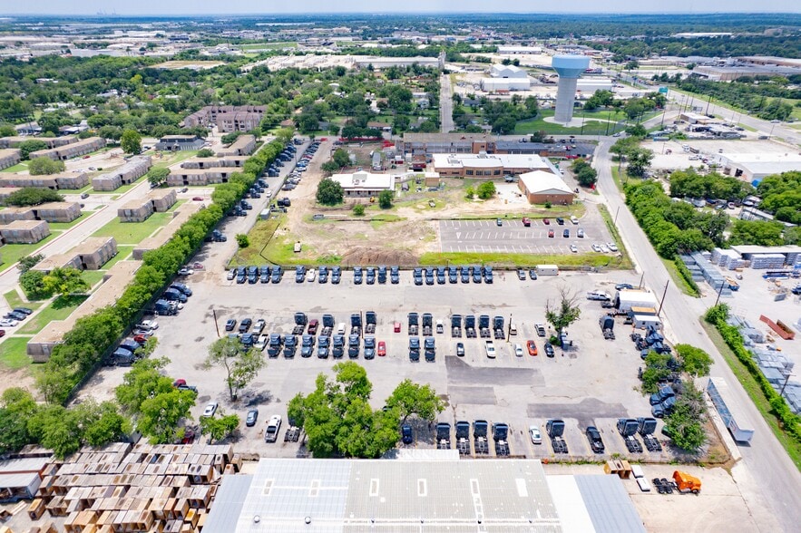 302 Springfield Rd, San Antonio, TX for lease - Building Photo - Image 2 of 7