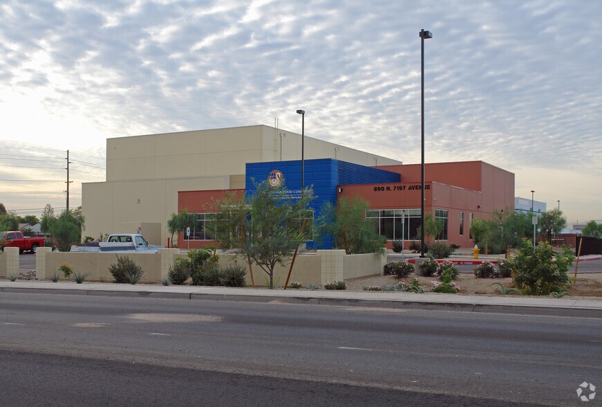 890 N 71st Ave, Phoenix, AZ for lease - Primary Photo - Image 1 of 8
