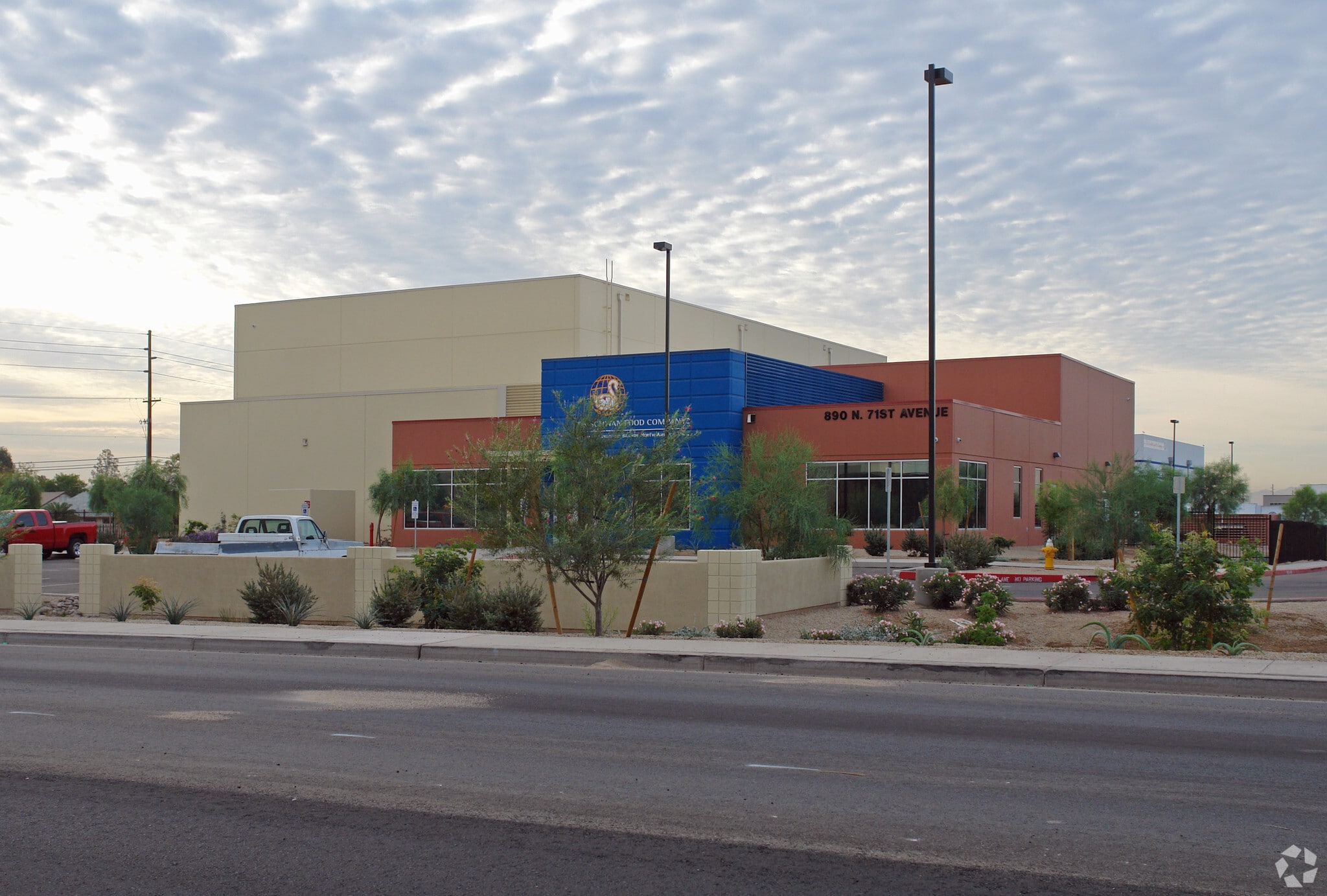 890 N 71st Ave, Phoenix, AZ for lease Primary Photo- Image 1 of 9