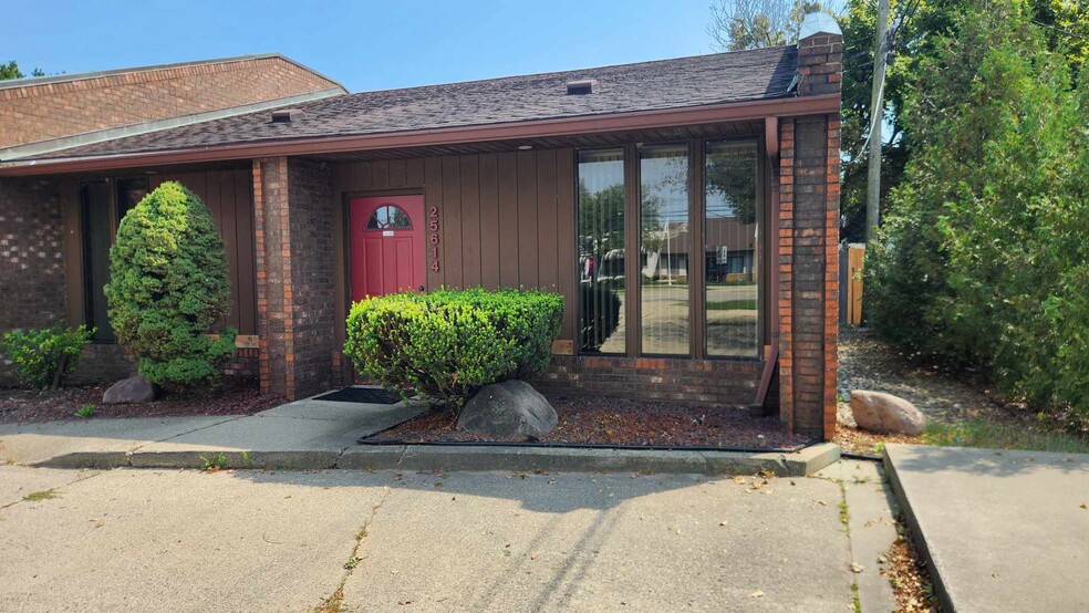 25614 Jefferson Ave, Saint Clair Shores, MI for lease - Building Photo - Image 3 of 11