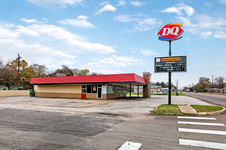 208 N Main St, Calvert, TX for sale - Building Photo - Image 1 of 1