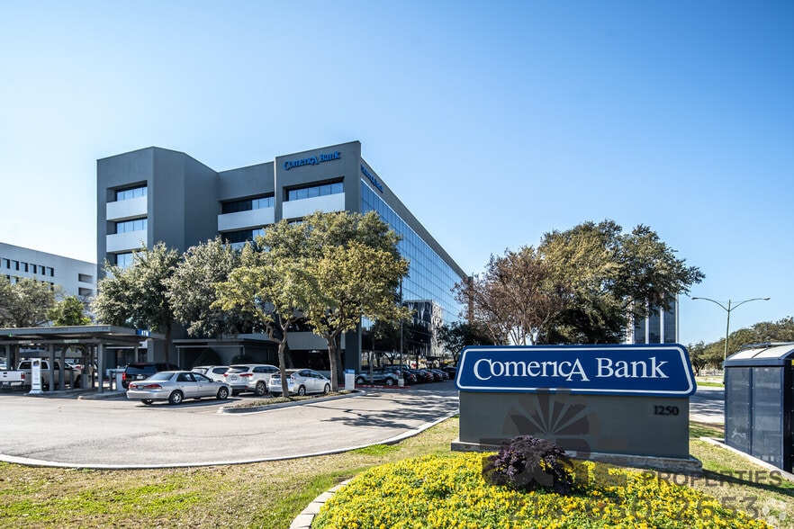 1250 W Mockingbird Ln, Dallas, TX for lease - Building Photo - Image 3 of 21