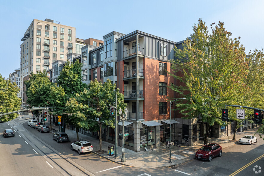 1102 NW Lovejoy St, Portland, OR for lease - Primary Photo - Image 1 of 34