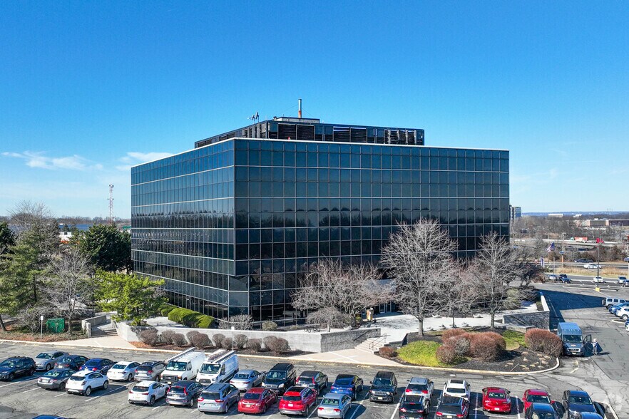 900 US Highway 9 N, Woodbridge, NJ for lease - Primary Photo - Image 1 of 52