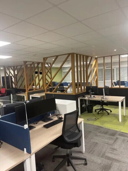 Office in Le Mans for lease - Building Photo - Image 2 of 9