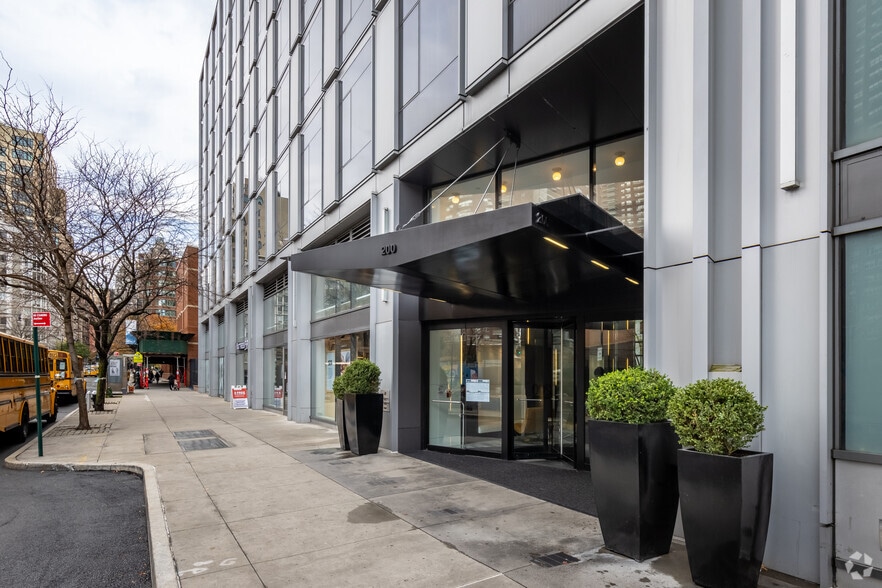 200 Chambers St, New York, NY for lease - Building Photo - Image 3 of 3