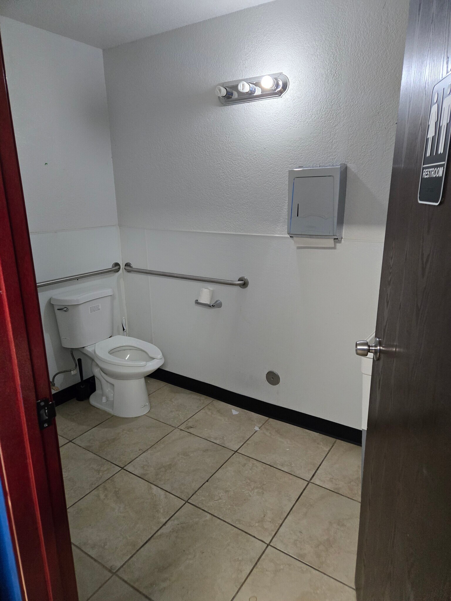 5331 Holt Blvd, Montclair, CA for lease Interior Photo- Image 1 of 5