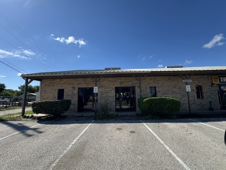 40120 Industrial Park Cir, Georgetown, TX for lease - Building Photo - Image 1 of 16