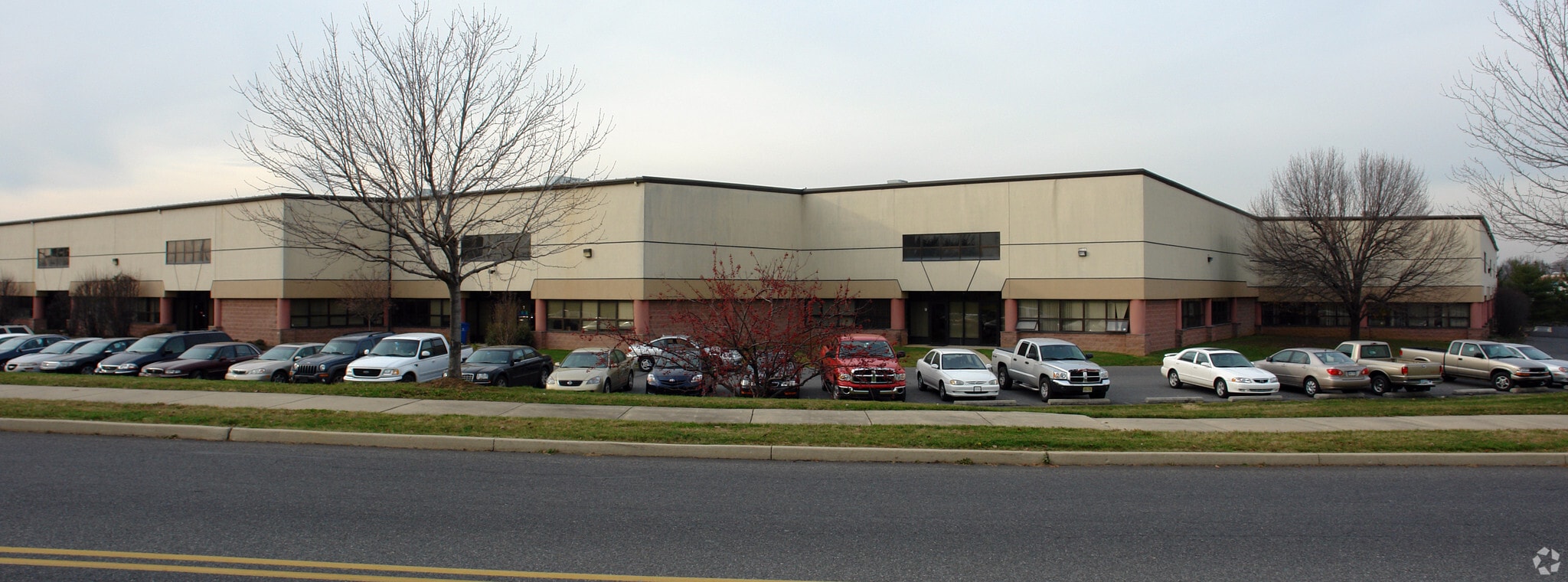 22 S Commerce Way, Bethlehem, PA for lease Primary Photo- Image 1 of 5