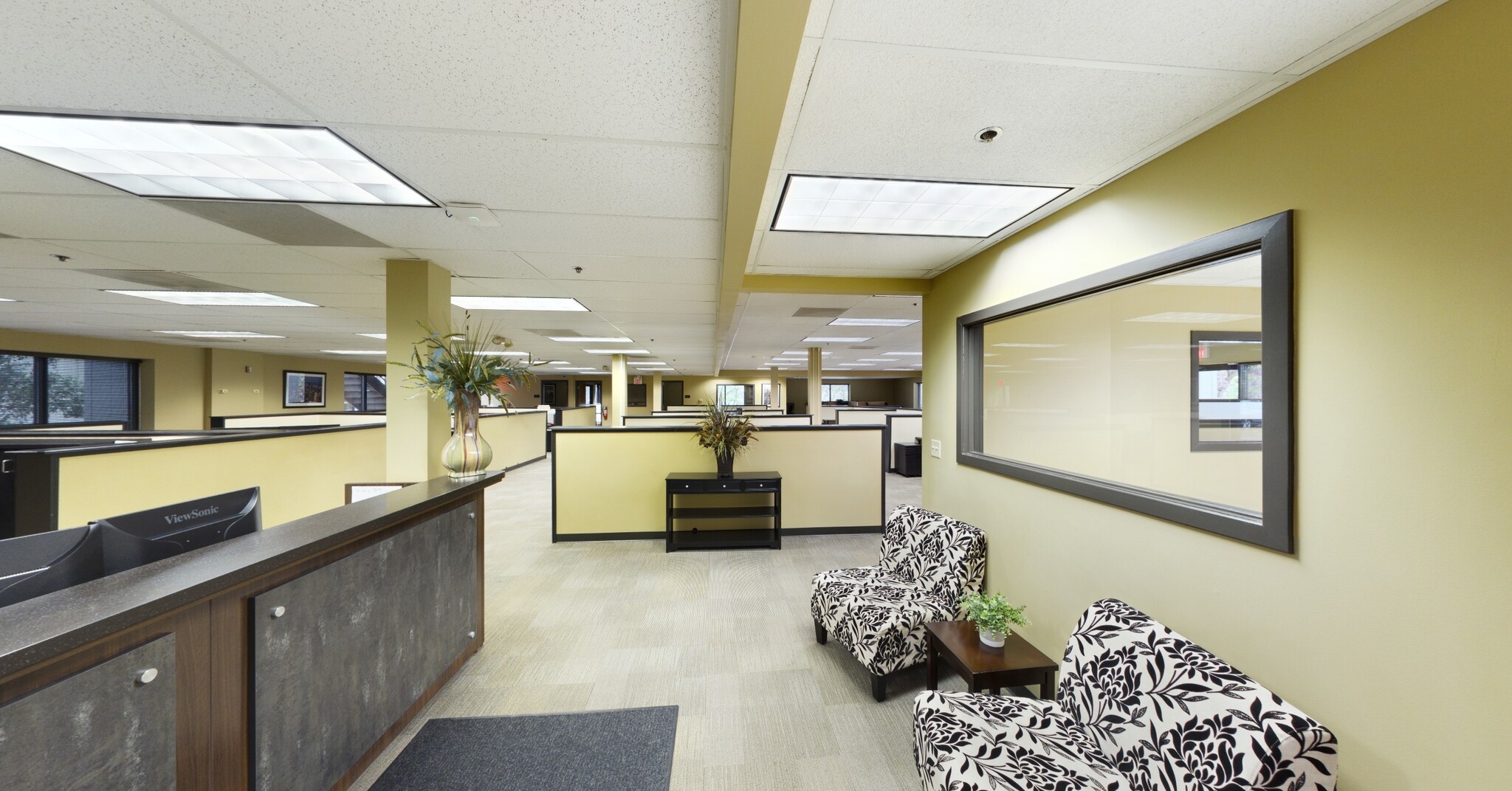 2075 Foxfield Rd, St Charles, IL for lease Interior Photo- Image 1 of 6