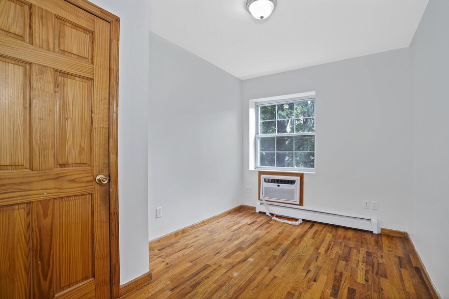 242 Palmetto St, Brooklyn, NY for sale - Building Photo - Image 2 of 33