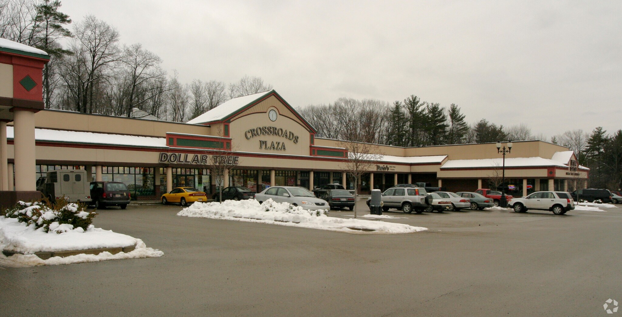 308 Massachusetts Ave, Lunenburg, MA 01462 CrossRoads Plaza