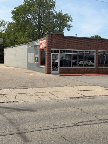 715-725 N State Rd, Davison, MI for lease - Building Photo - Image 2 of 6
