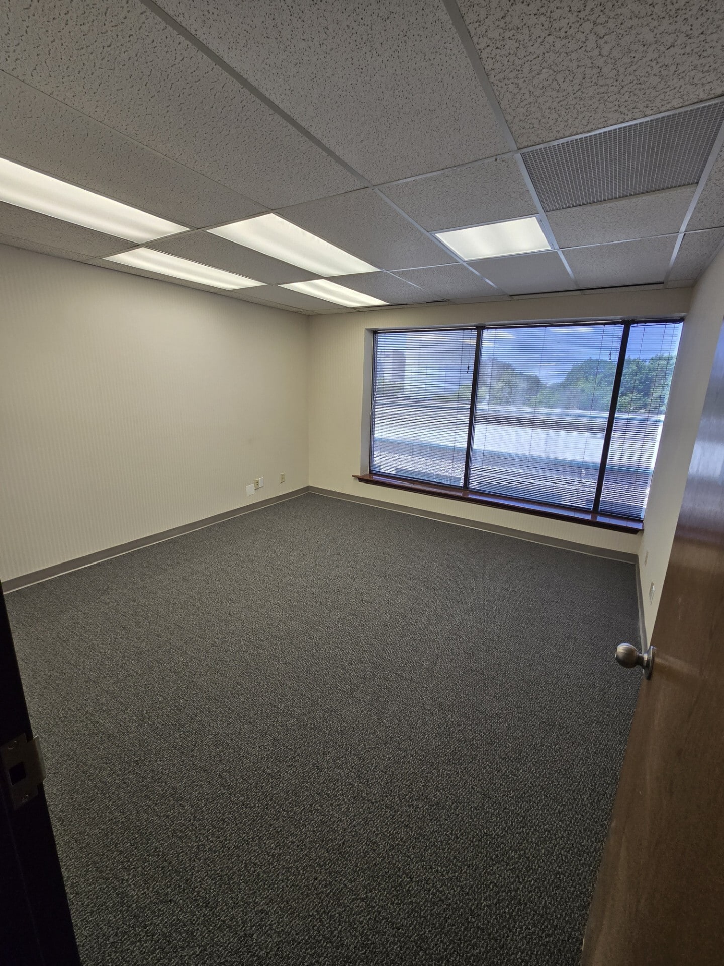 4015 Belt Line Rd, Addison, TX for lease Building Photo- Image 1 of 1
