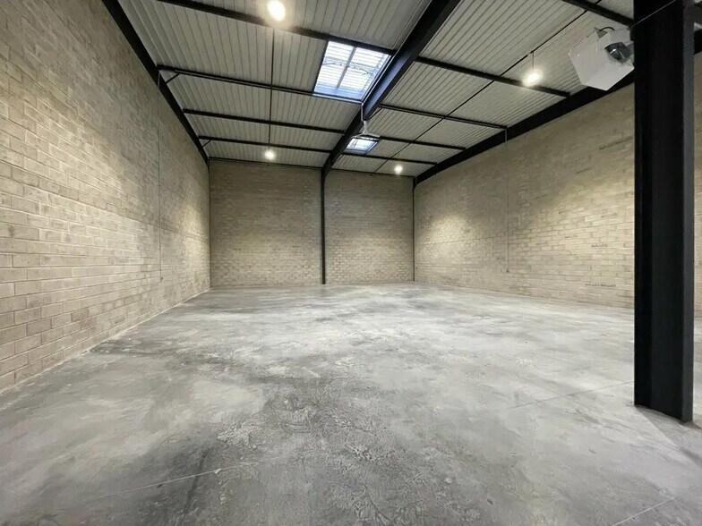 Flex in Serris for sale - Building Photo - Image 2 of 11