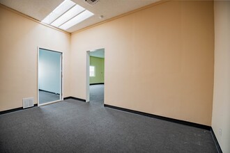 5338 Vineland Ave, North Hollywood, CA for lease Interior Photo- Image 2 of 7