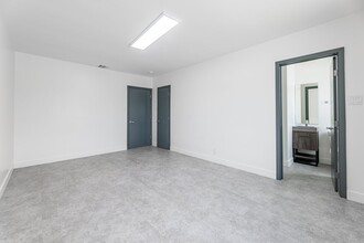 203-215 N Victory Blvd, Burbank, CA for lease Interior Photo- Image 2 of 7