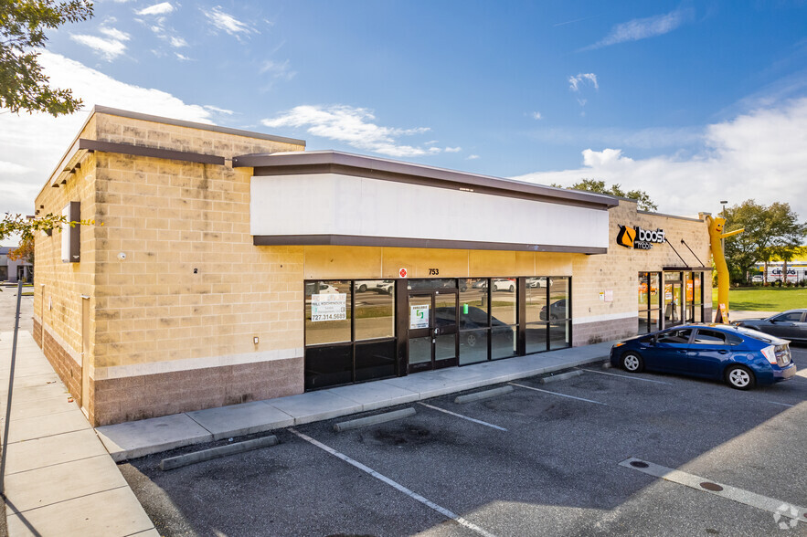 751-753 E Fowler Ave, Tampa, FL for lease - Building Photo - Image 2 of 6