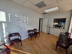 5352 Laurel Canyon Blvd, North Hollywood, CA for lease Interior Photo- Image 1 of 6