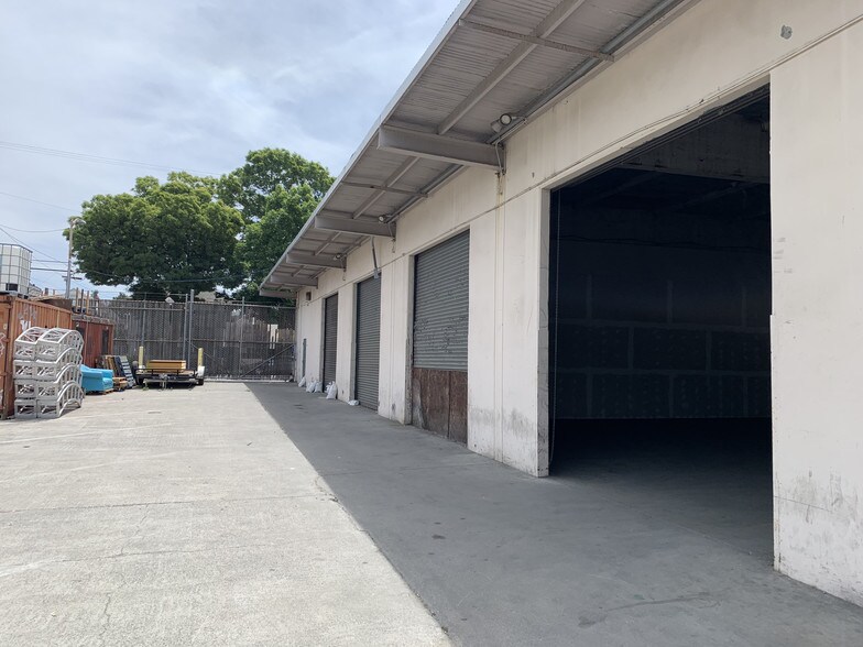 2400 Filbert St, Oakland, CA for lease - Building Photo - Image 3 of 11