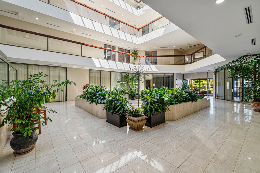 631 US Highway 1, North Palm Beach, FL for sale - Lobby - Image 3 of 64