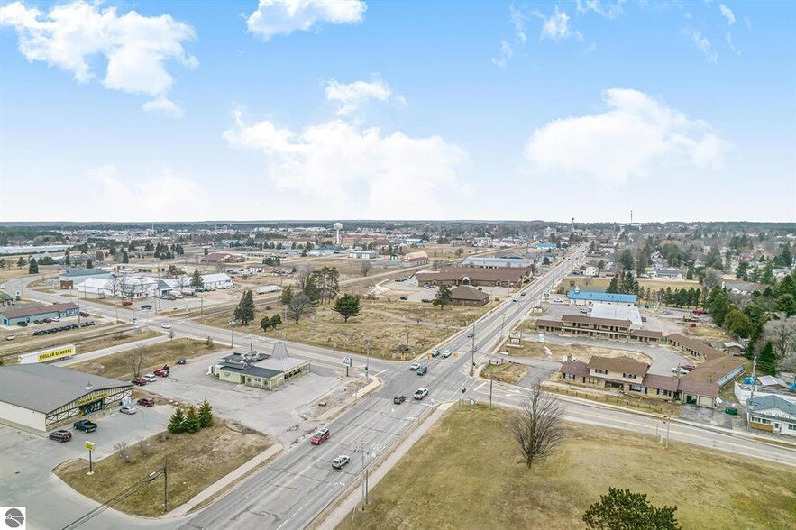 900 S Otsego Ave, Gaylord, MI for sale - Primary Photo - Image 1 of 1