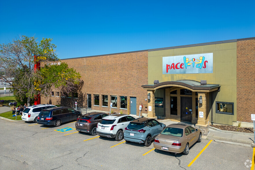 808-816 55th Ave NE, Calgary, AB for lease - Building Photo - Image 2 of 9