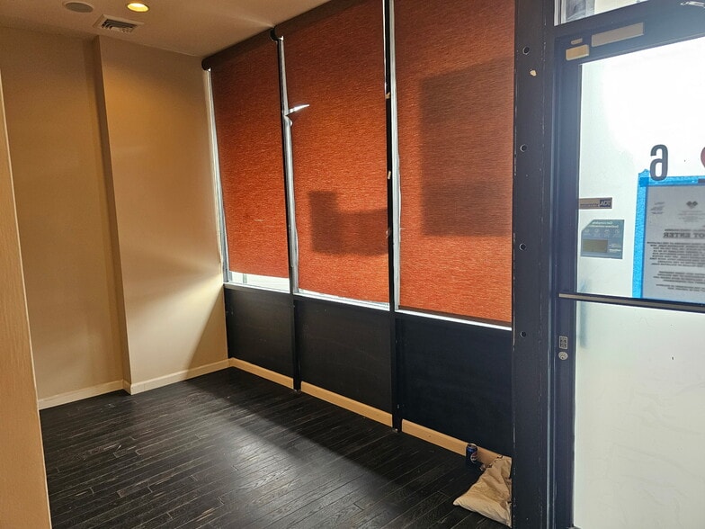 626 Willis Ave, Williston Park, NY for sale - Interior Photo - Image 3 of 14