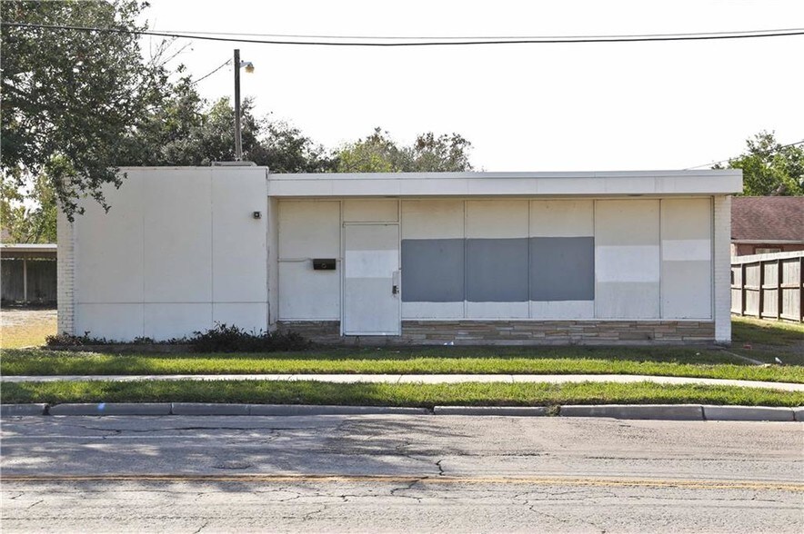 1609 S Brownlee Blvd, Corpus Christi, TX 78404