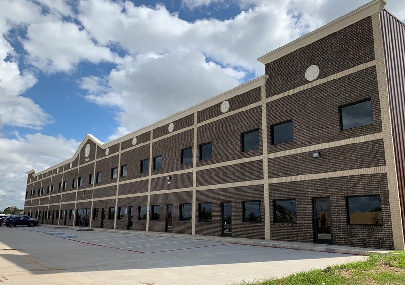 12002 S Highway 6, Sugar Land, TX for lease - Building Photo - Image 1 of 7