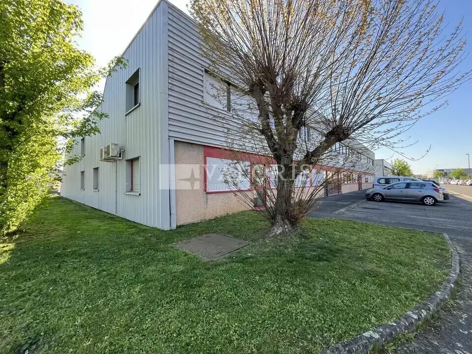 9 Rue De La Perlerie, Vaulx-en-Velin for lease Building Photo- Image 1 of 6