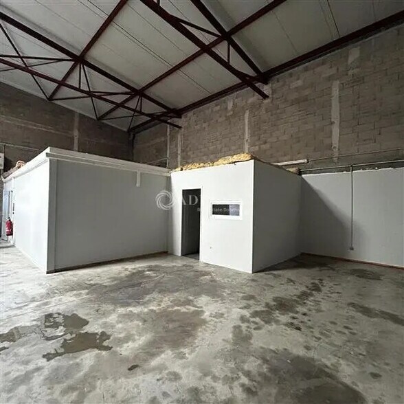 Flex in  for lease - Interior Photo - Image 2 of 10