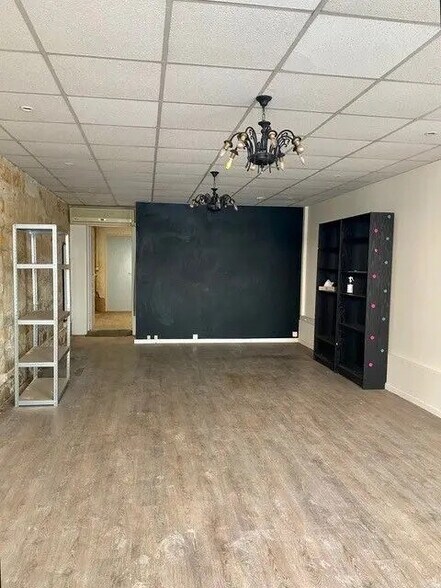 Retail in Bordeaux for lease - Interior Photo - Image 3 of 4