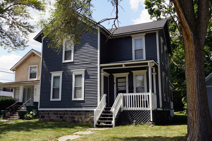 213 Ballard St, Ypsilanti, MI for sale - Primary Photo - Image 3 of 7