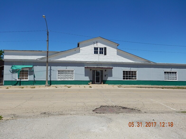 120 Front St, Galva, IL 61434