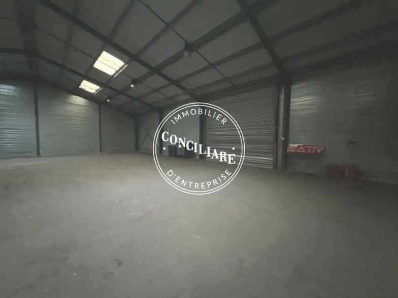 Industrial in Fronton for lease - Interior Photo - Image 2 of 5