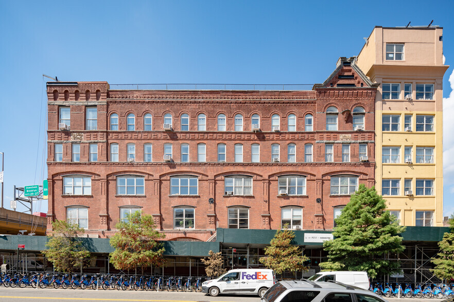 255-275 Park Ave, Brooklyn, NY for lease - Building Photo - Image 2 of 4