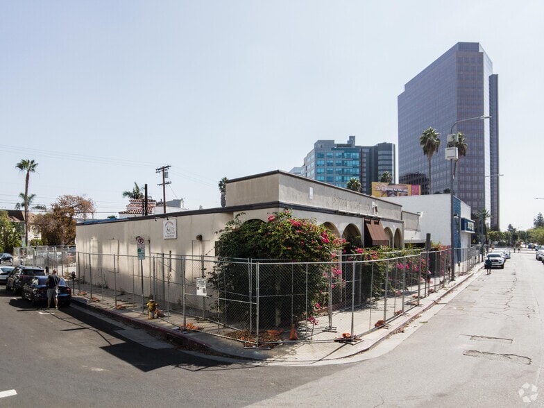650-676 S San Vicente Blvd, Los Angeles, CA for lease - Building Photo - Image 2 of 4