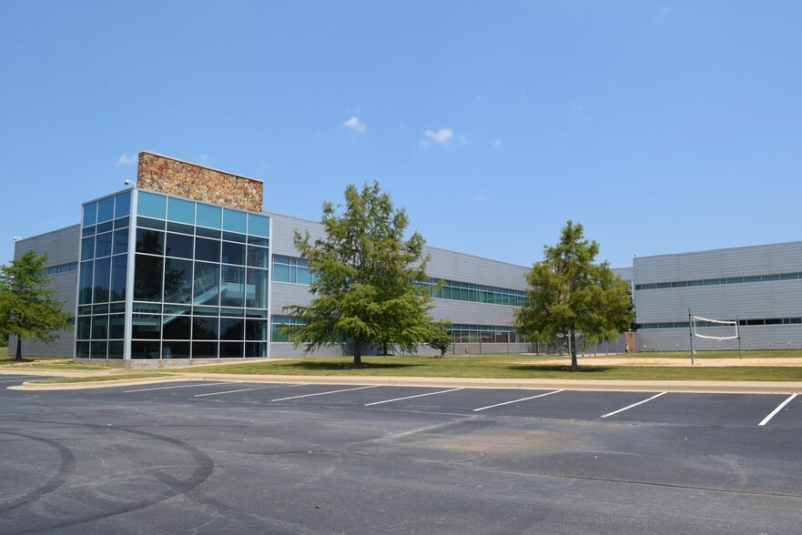 355 Ledgelawn Dr, Conway, AR for sale - Building Photo - Image 3 of 16