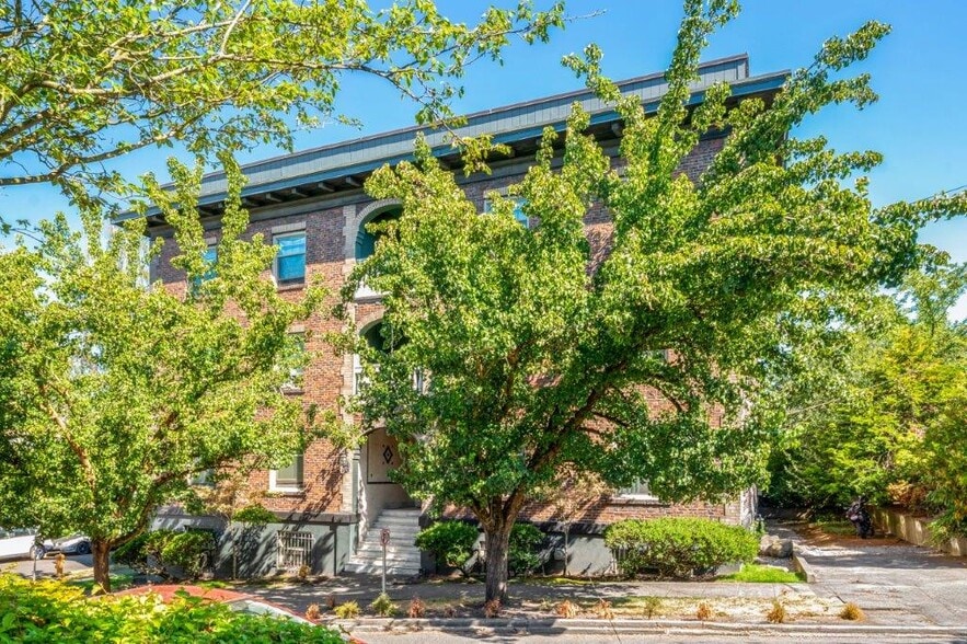 1052 E Thomas St, Seattle, WA for sale - Building Photo - Image 2 of 28