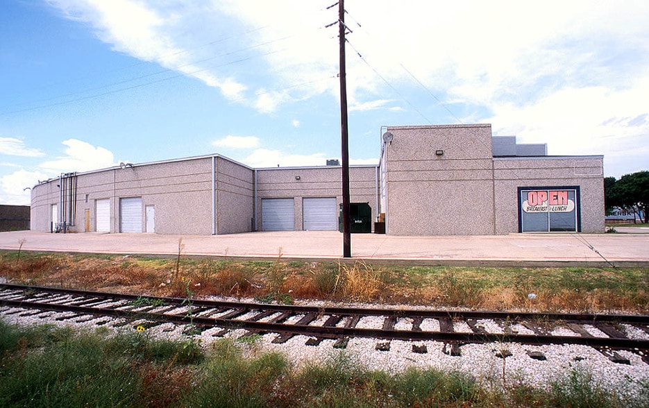 1421 Champion Dr, Carrollton, TX for lease - Other - Image 2 of 5