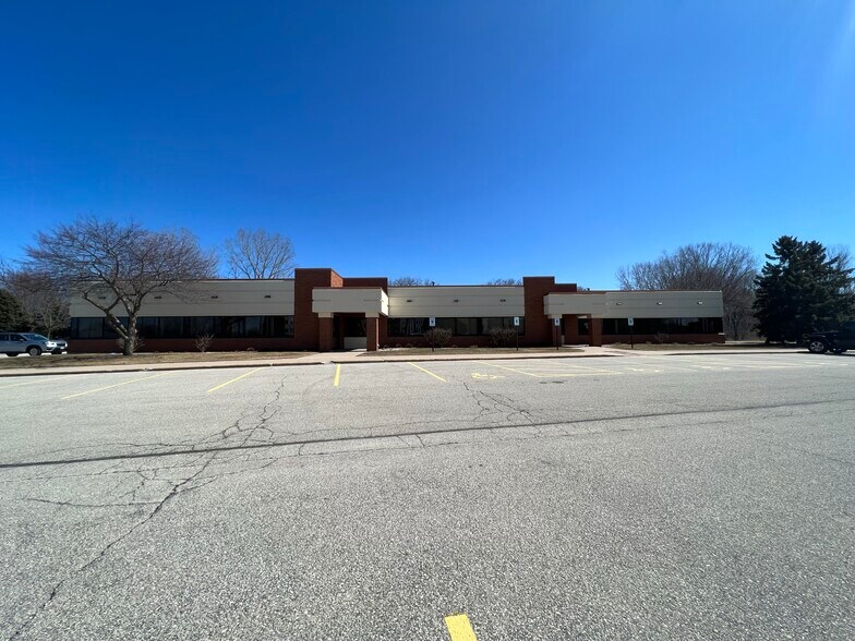 14 Tri Park Way, Appleton, WI for lease - Building Photo - Image 3 of 16