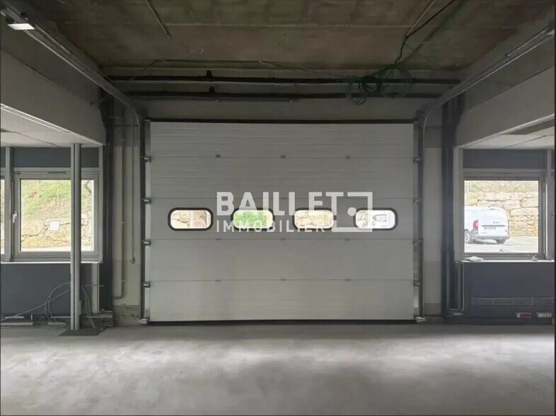 Office in Valbonne for lease - Building Photo - Image 3 of 29