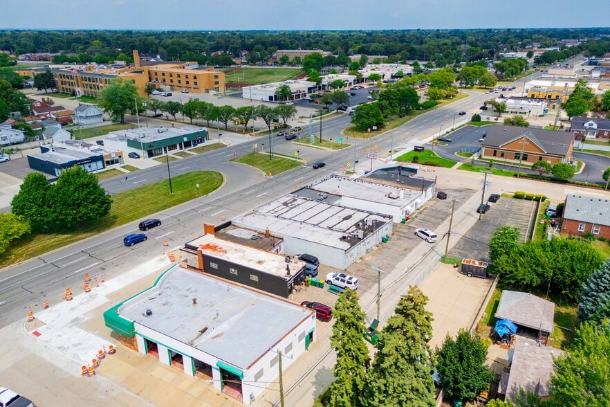22220-22228 Gratiot Ave, Eastpointe, MI for sale - Building Photo - Image 3 of 15